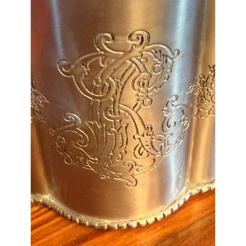Tea Caddy Canister Unisex OS Silver Excellent Engraved Scalloped Metal